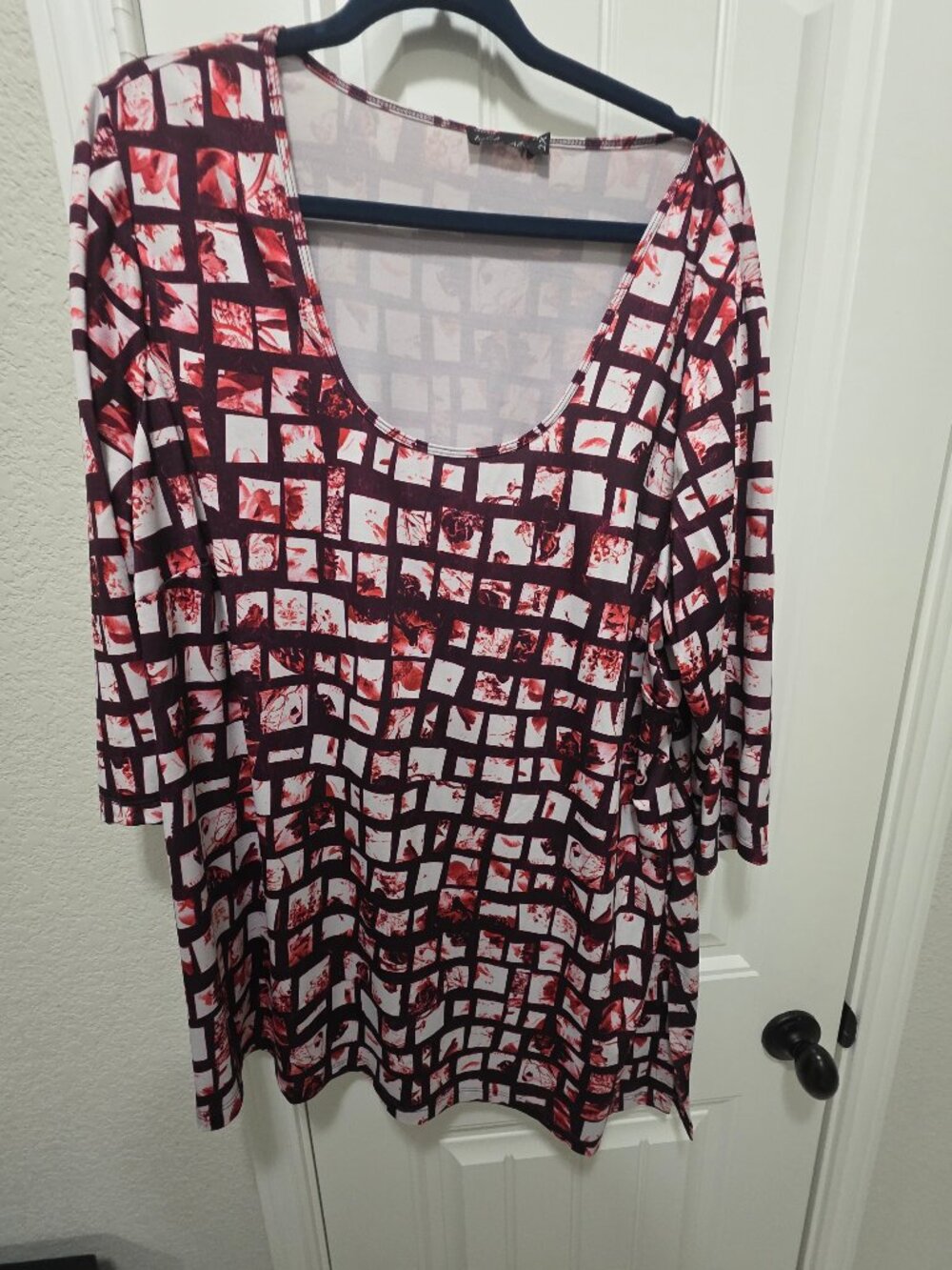 Isabel + Alice 2X Burgundy Ivory Abstract Geometric Floral Sharkbite Tunic